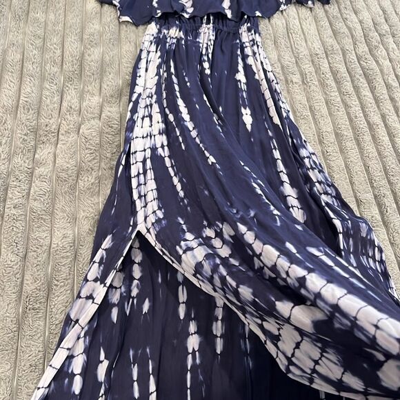 Off the Shoulder Maxi Dress - Picture 5 of 8